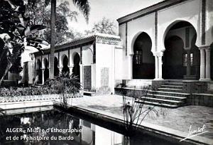 ALGER - MUSEE D'ETHNOGRAPHIE ET DE PREHISTOIRE DU BARDO - PORTIQUES DE LA COUR